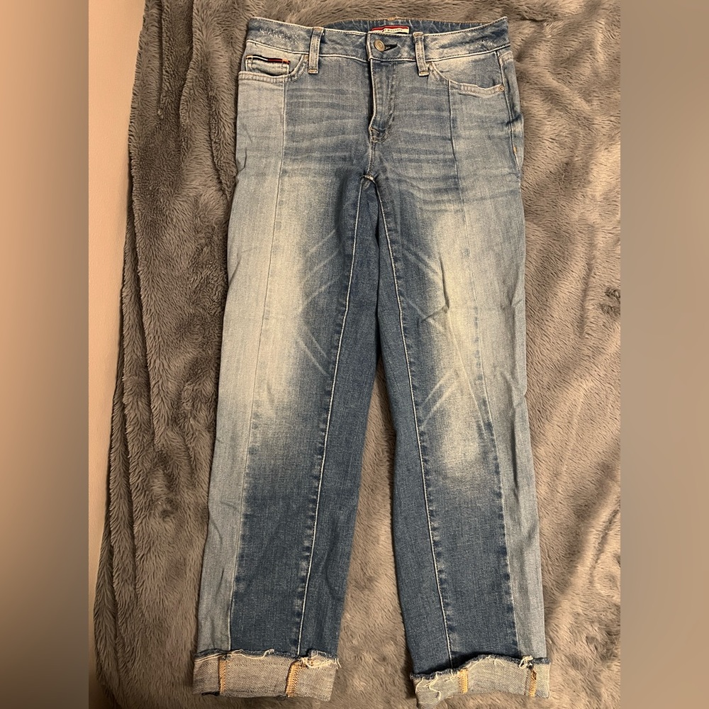 Tommy Hilfiger ankle skinny jean.